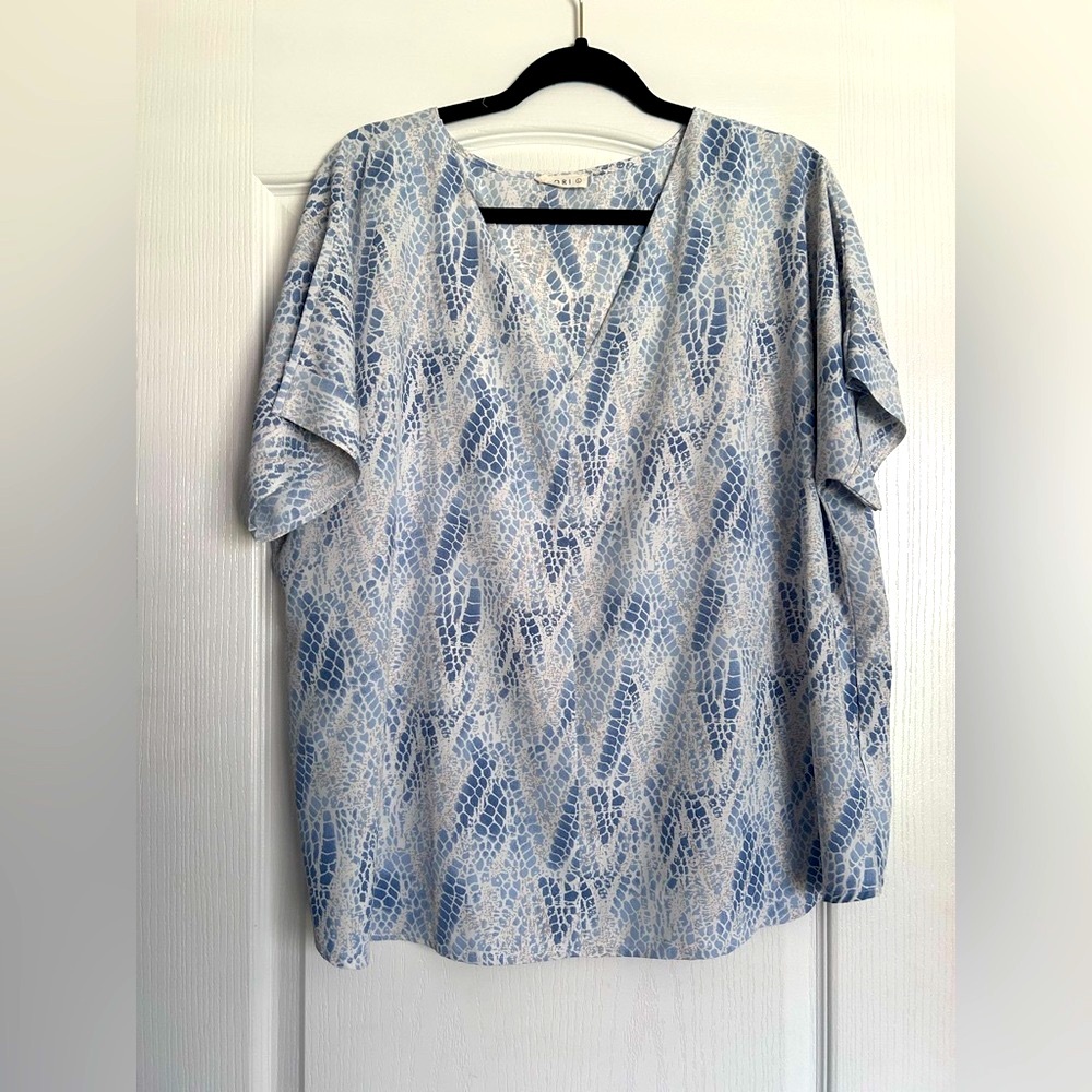 Kori Gray and White Boxy Short Sleeve Blouse